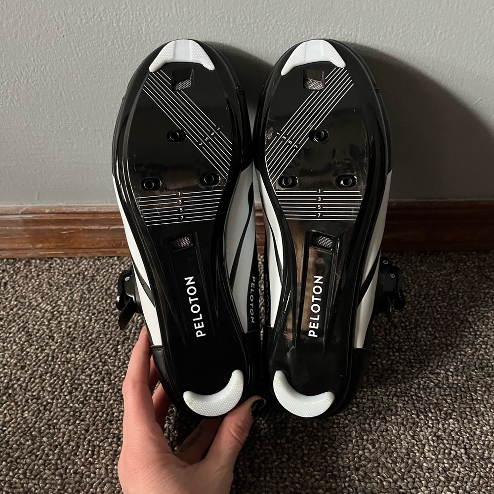 NWOT Peloton Cycling Shoes - Picture 2 of 8